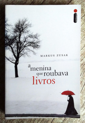 A menina que roubava livros, Markus Zusak, editora intrínseca, livro usado