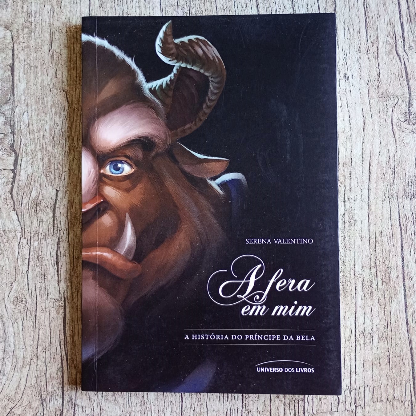 A fera em mim, a história do príncipe da Bela, Serena Valentino, editora universo dos livros, livro usado